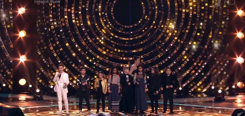 Алла Пугачева встретилась с проигравшими участниками шоу «Голос.Дети» и вручила им свою премию