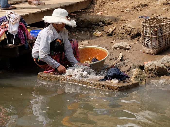 Как и кто стирает одежду в больших городах Индии: Репортажные фото о большой стирке