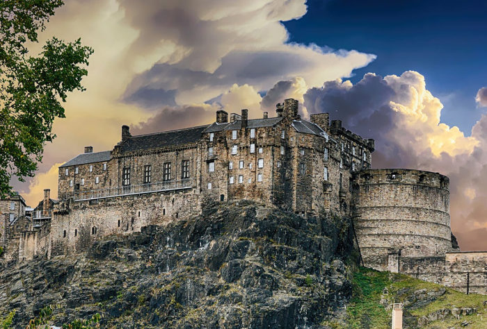 Призрак мальчика-волынщика и другие легенды Эдинбургского замка, которыми пугают посетителей
