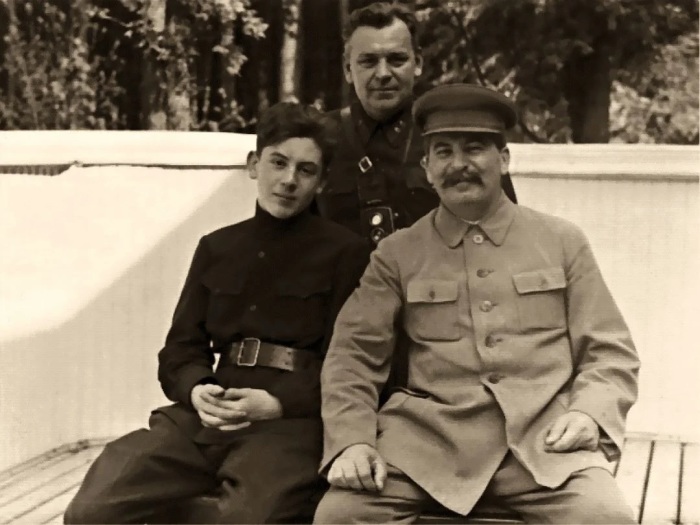 Тень Сталина: Как чернорабочий Власик стал телохранителем вождя, и чем заслужил полное доверие патрона 