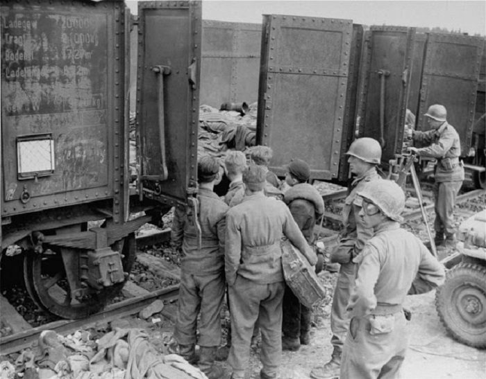 Уздники концентрационного лагеря Дахау на документальных фотографиях американских солдат 