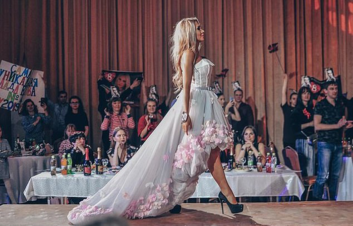 Жена священника из Челябинска поучаствовала в конкурсе красоты, а он за это терпит травлю