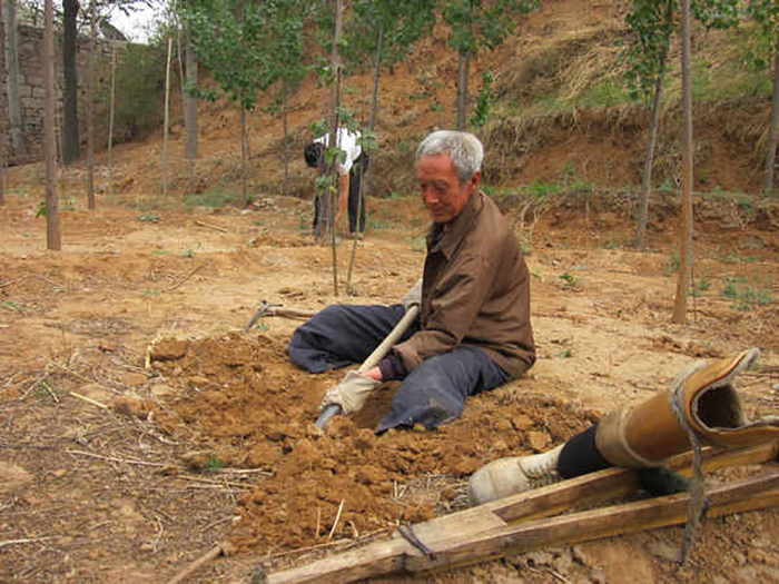 Безногий ветеран посвятил всю свою жизнь выращиванию леса