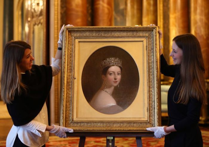 Что покажут на выставке в Букингемском дворце в честь 200-летия королевы Виктории