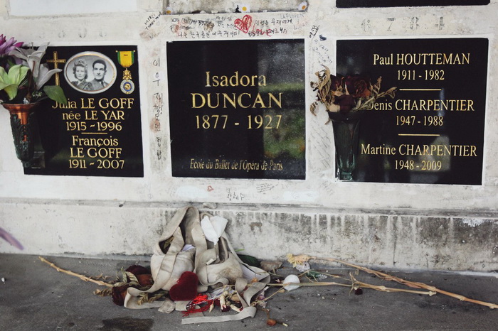 Какие тайны хранят самые знаменитые из миллиона могил парижского города мертвых Пер-Лашез
