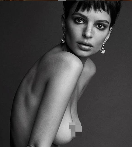 Ратаковски полностью оголилась на фото: пикантный кадр