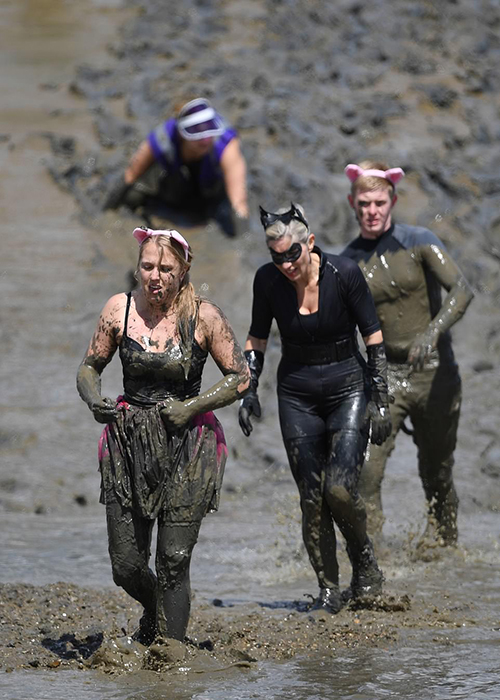 Самая грязная игра: Как проходят гонки, участники которых могут быть совершенно голыми