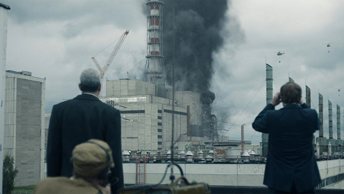 12 кадров из сериала «Чернобыль» и реальные фотографии с места трагических событий