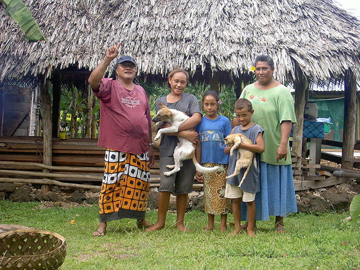 Как на далёком острове появился третий пол: Почему мальчиков на Самое воспитывают как девочек