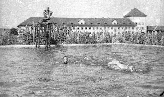 Ретро фотографии из «образцового» нацистского лагеря времён Второй мировой войны