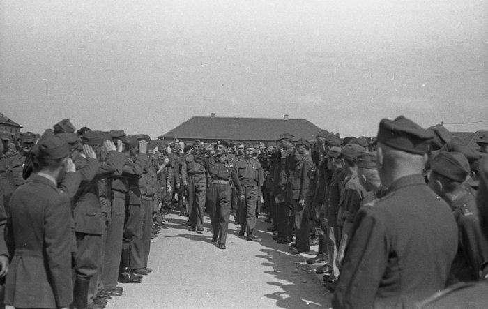 Ретро фотографии из «образцового» нацистского лагеря времён Второй мировой войны