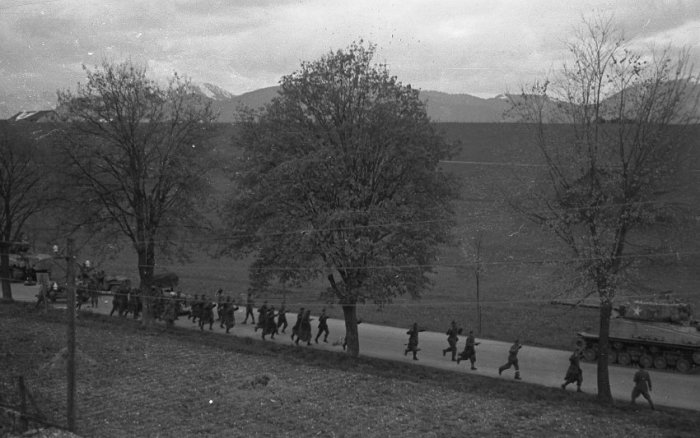 Ретро фотографии из «образцового» нацистского лагеря времён Второй мировой войны