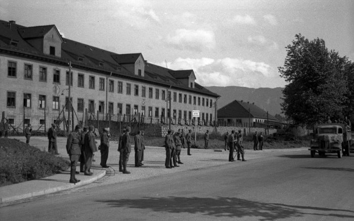 Ретро фотографии из «образцового» нацистского лагеря времён Второй мировой войны