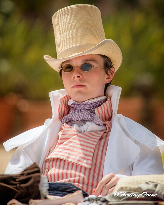 25-летний парень одевается исключительно в одежду 1800-х годов: «Джинсы - это не для меня»