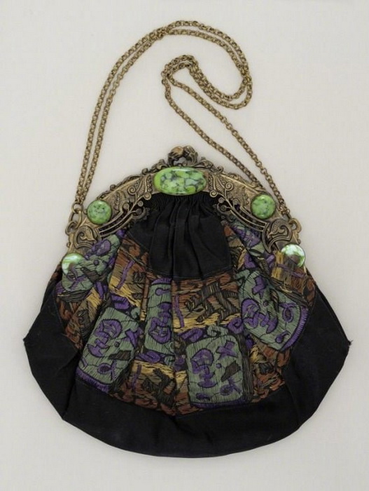 Как появились женские сумочки, и какие сумки носили Коко Шанель и другие известные дамы