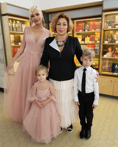 Любимая невестка: Алена Шишкова устроила сюрприз Симоне Юнусовой, приехав к ней и дочери на «Розу Хутор»