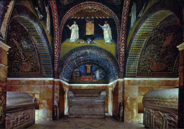 Мозаичный мавзолей Галлы: Действительно ли в нем похоронена знаменитая римская императрица?