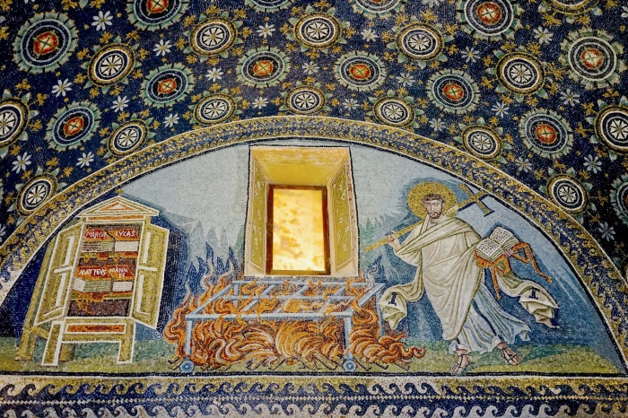 Мозаичный мавзолей Галлы: Действительно ли в нем похоронена знаменитая римская императрица?
