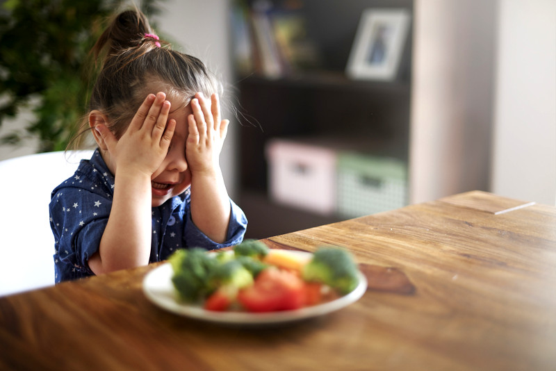 Почему не стоит заставлять ребёнка есть овощи