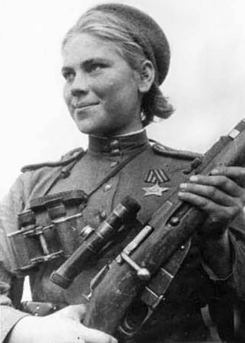 Почему советские девушки-снайперы скрывали, что были на фронте: «Стёклышко» и «грозная фрау» в одном лице