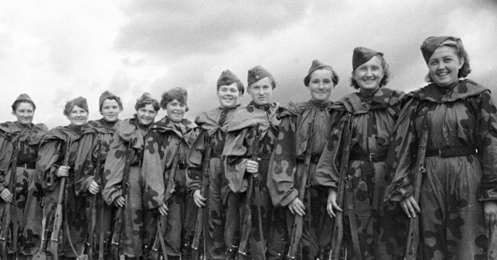 Почему советские девушки-снайперы скрывали, что были на фронте: «Стёклышко» и «грозная фрау» в одном лице