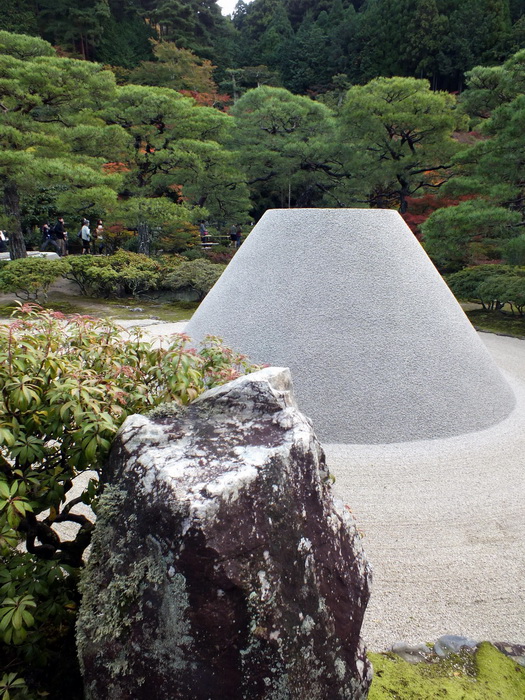 В чём секрет японского сада камней: Как погрузиться в традиции дзен-буддизма и найти путь к просветлению