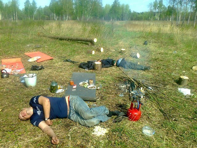 20 человек, которые понимают, что сон это важно и надо спать там 