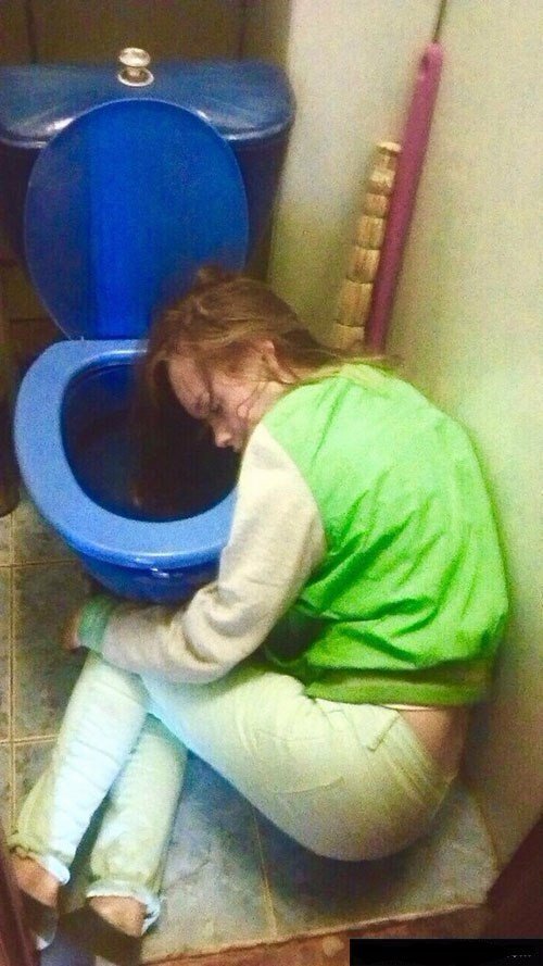 20 человек, которые понимают, что сон это важно и надо спать там 