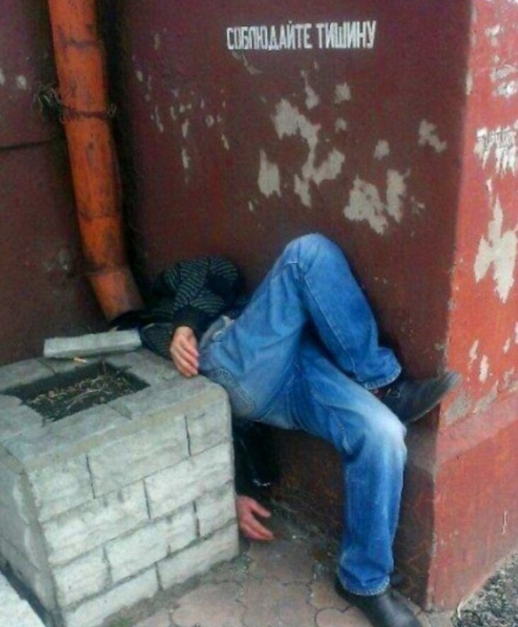 20 человек, которые понимают, что сон это важно и надо спать там 