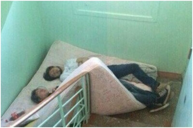 20 человек, которые понимают, что сон это важно и надо спать там 