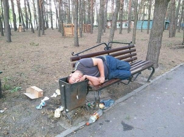 20 человек, которые понимают, что сон это важно и надо спать там 