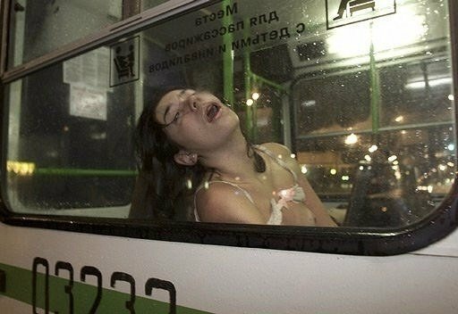 20 человек, которые понимают, что сон это важно и надо спать там 