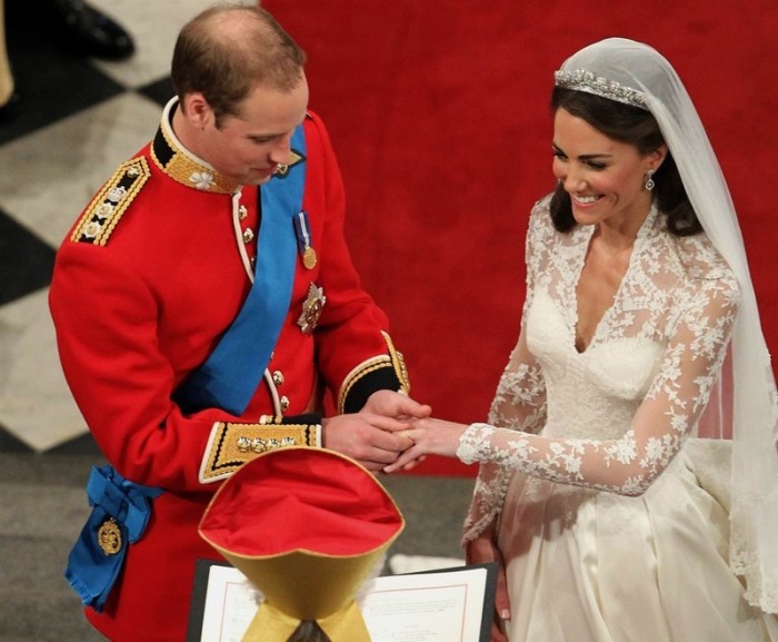 Где встретить принца: 8 историй знакомств королевских пар