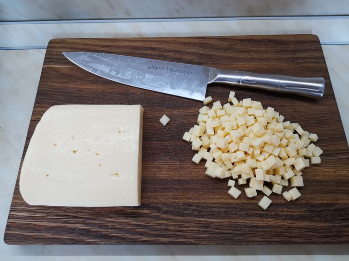 Колбаски гриль с сыром