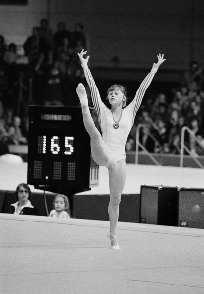Петля Мухиной: трагедия прославленной советской гимнастки, приковавшая ее к кровати на долгих 26 лет
