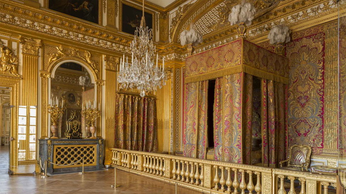 Почему Версальский дворец возводили в спешке, а водопровод использовали не для мытья 