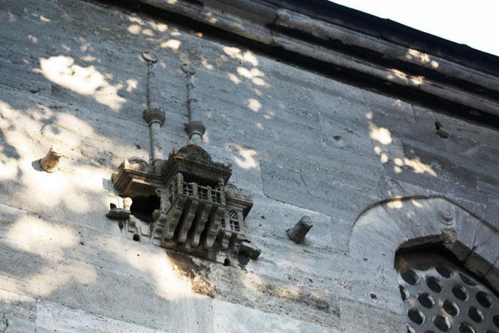 "Скворечники" на стенах старинных мечетей: Почему для птиц строили настоящие дворцы