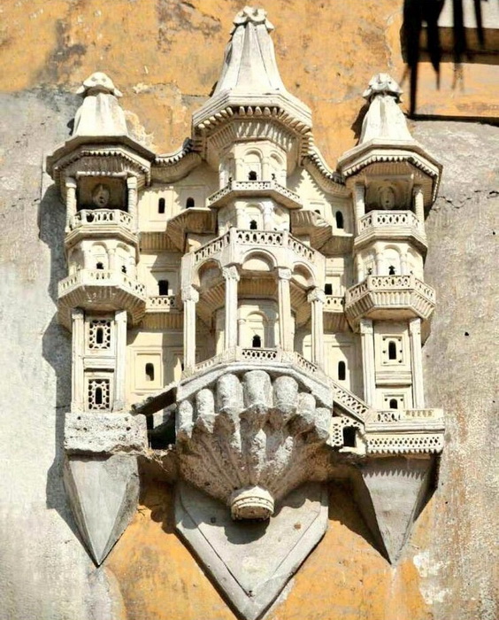 "Скворечники" на стенах старинных мечетей: Почему для птиц строили настоящие дворцы
