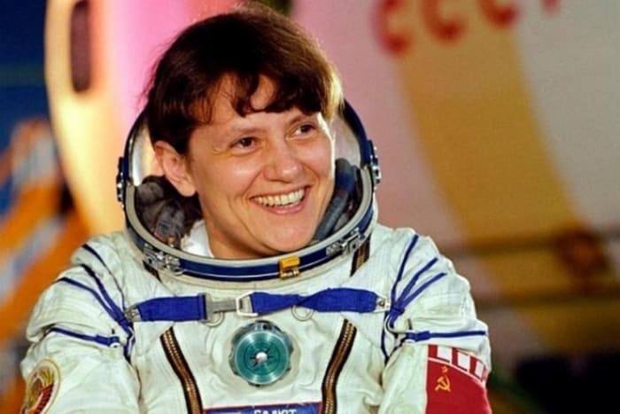 В тени Терешковой: Почему первая женщина в открытом космосе Светлана Савицкая стала забытым героем