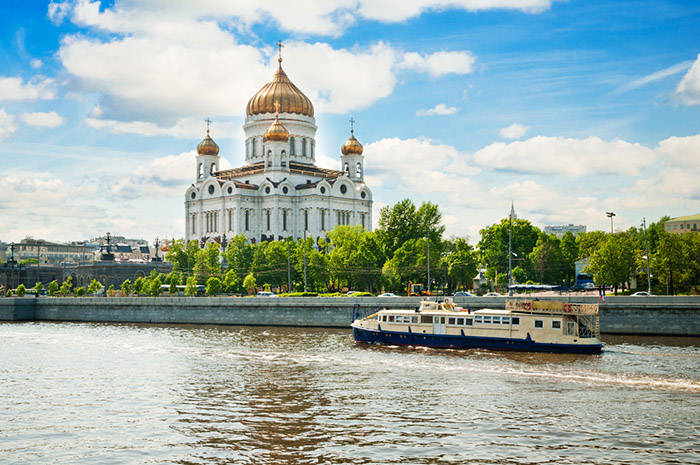 Как в центре Москвы месте самого большого бассейна появился самый большой храм