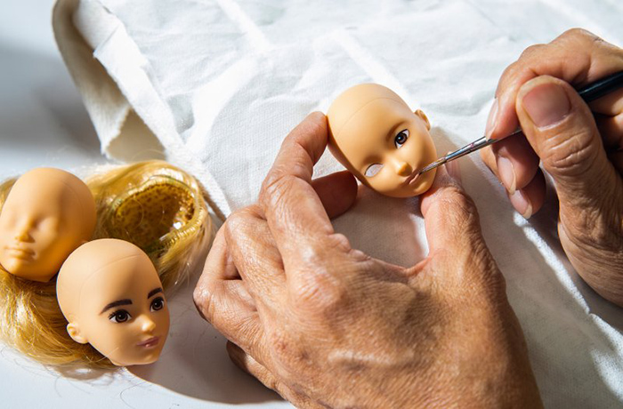 Первая в мире гендерно-нейтральная кукла от производителя Барби