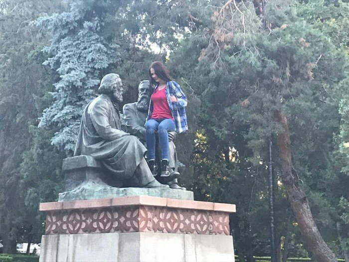 Почему женщины хотят непременно куда-то залезть