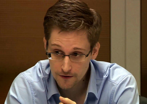 Получивший убежище в России Эдвард Сноуден сообщил, что тайно женился в Москве