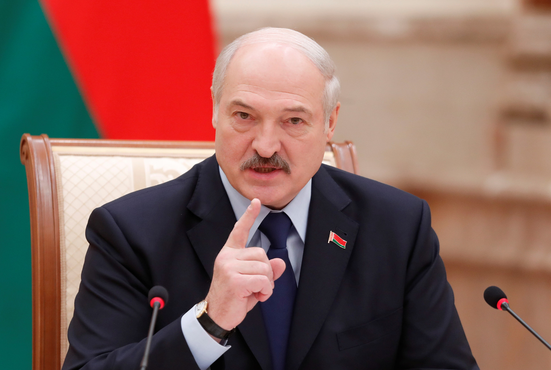 «Посредник между Западом и Россией»: почему Лукашенко вновь заговорил о вводе белорусских миротворцев в Донбасс