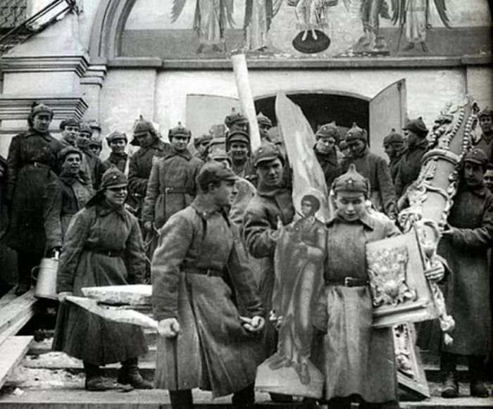 Зачем и как большевики инспектировали мощи святых