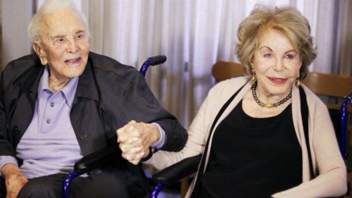 102-летний Кирк Дуглас и 100-летняя Энн Байденс: Как удалось старейшей паре Голливуда сохранить свои чувства на протяжении 65 лет
