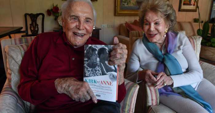 102-летний Кирк Дуглас и 100-летняя Энн Байденс: Как удалось старейшей паре Голливуда сохранить свои чувства на протяжении 65 лет