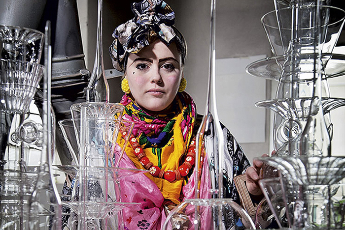 Чайные птицы, водоросли из пластика и буйство красок: Бетан Лаура Вуд – яркая звезда современного дизайна