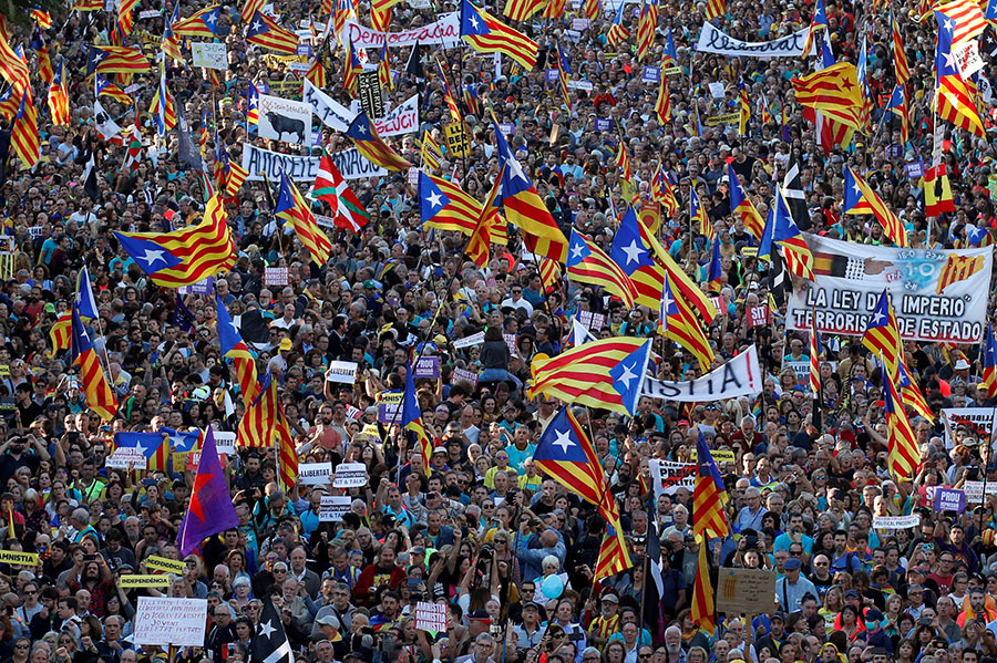 «Далеко зашли в стремлении обрести самоидентичность»: к чему могут привести возобновившиеся протесты в Барселоне
