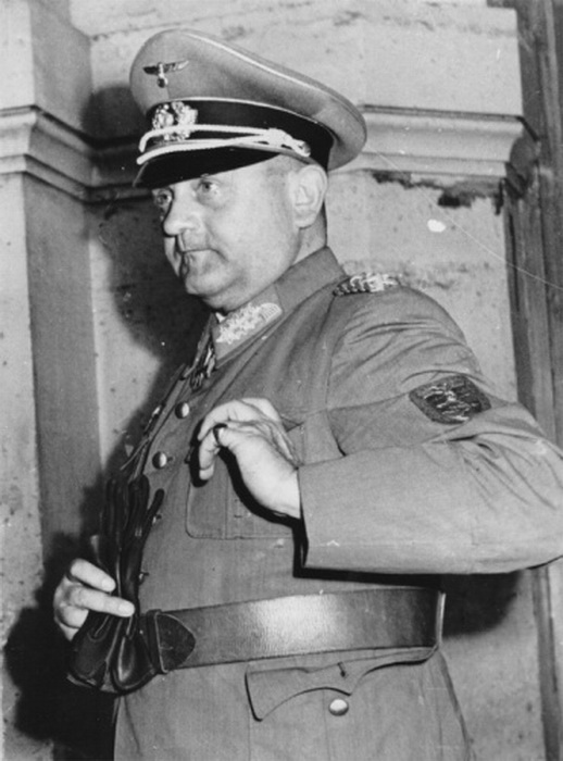 Как генерал вермахта нарушил приказ Гитлера об уничтожении Эйфелевой башни